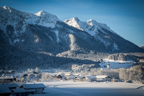 Winterliches Inzell aus der Ferne