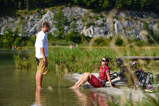 Pause am Dreiseengebiet während der MTB Tour