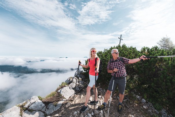 Hikers enjoy the view on the Dürnbachhorn in Chiemgau