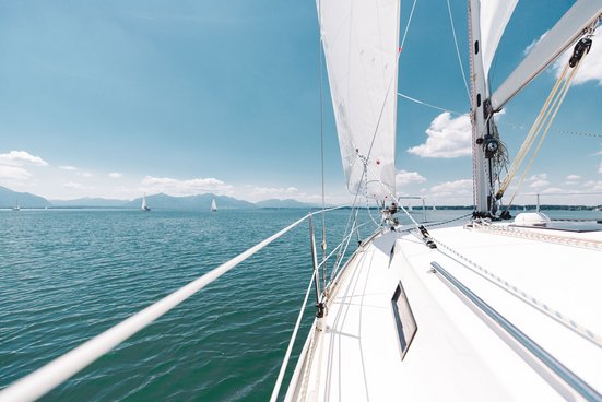 Detailaufnahme von einem Segelboot