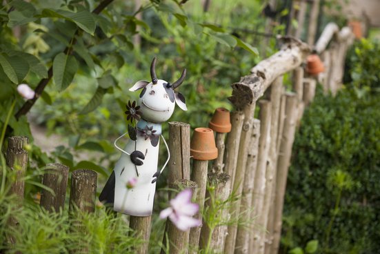 Geschmückter Gartenzaun vom Huberhof in Truchtlaching