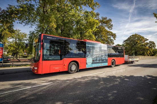 Der rote Bus der Chiemseeringlinie