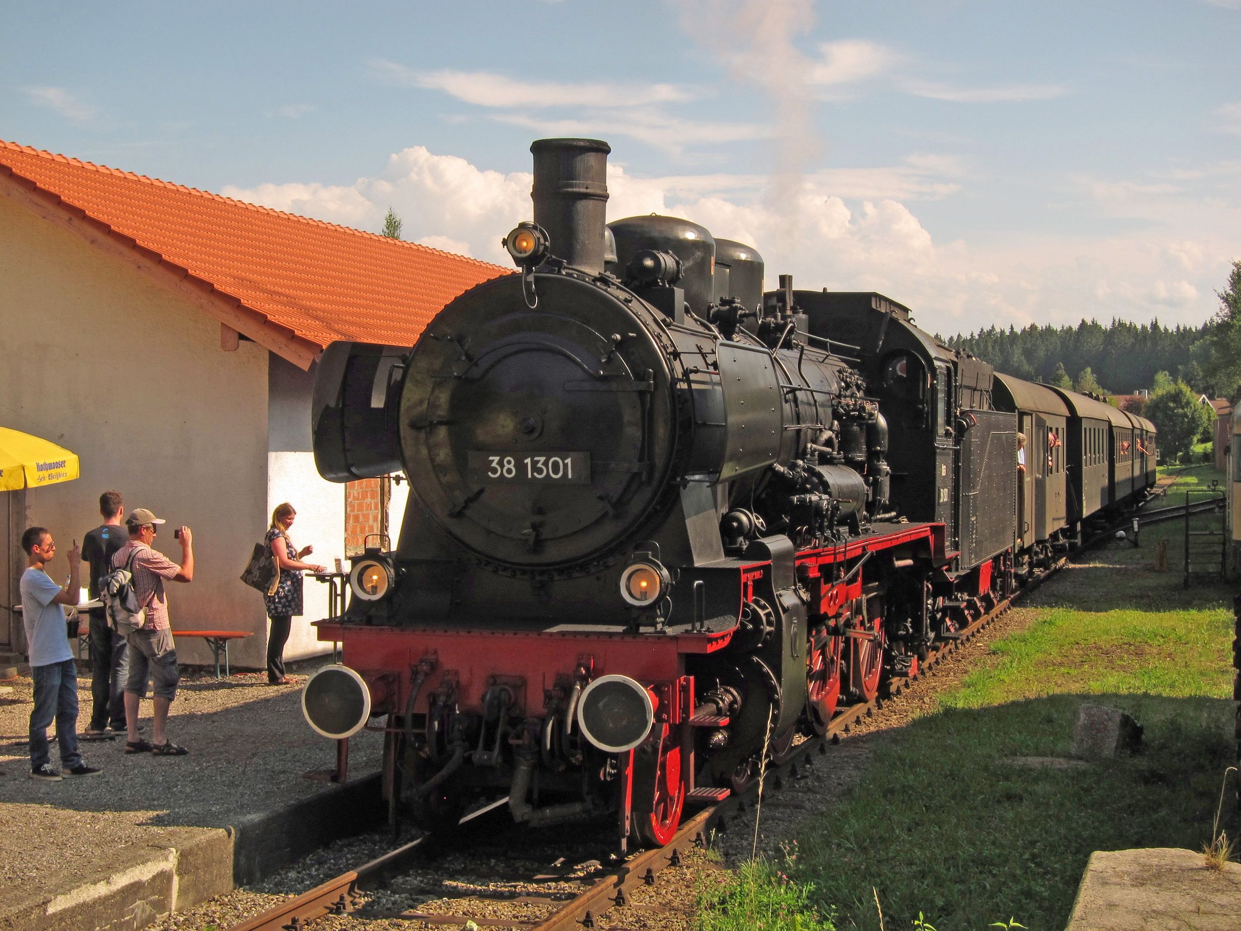 Chiemgauer Lokalbahn am Bahnhof in Obing